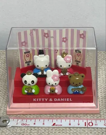 헬로키티 레트로 히나마쓰리 마스코트 피규어