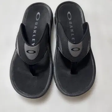OAKLEY 블랙 비치 샌들 통굽 28cm