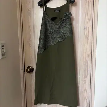 올리브 그린 슬리브리스 원피스