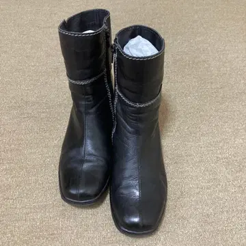 [ manu ] 블랙 레더 지퍼 부츠