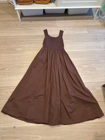 브라운 슬리브리스 롱 원피스 S 사이즈