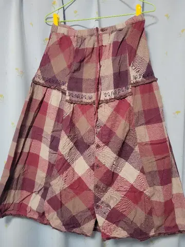 D.STORE'S 빨간색 체크 플레어 스커트