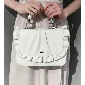 EATME 프릴 달린 숄더백