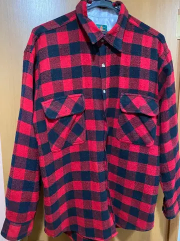 빨간색과 검은색 체크 무늬 L 사이즈 긴팔 셔츠