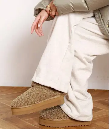 AP STUDIO curly fake fur boot