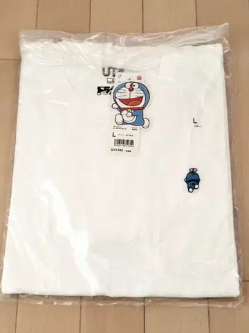 유니클로 UT [도라에몽] 도라에몽 패턴 새상품 L 사이즈