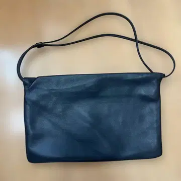 블랙 숄더백 심플한 디자인