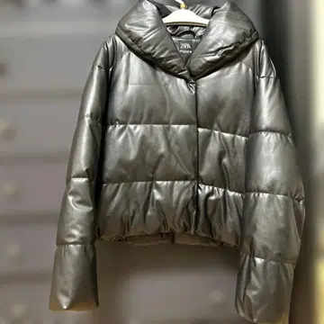 ZARA 블랙 다운 자켓 XS 숏 기장