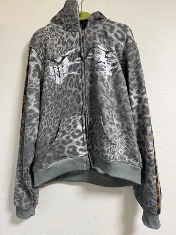 COZY WORLDWIDE '25 LEOPARD' ROYAL 후드티