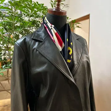 올리브색 가죽 코트 특가 판매