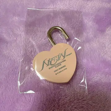 SEVENTEEN NEW_ 우메다 스카이 빌딩 하트 락 핑크 골드