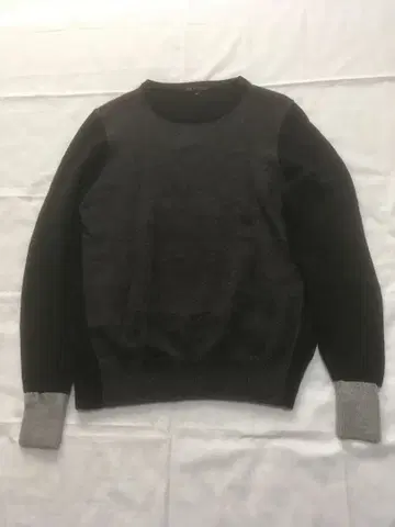 새상품급 23구 그레이와 블랙의 크루넥 니트 여성용 38