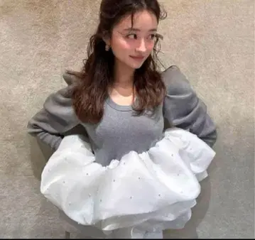 Bibiy. 퍼프 슬리브 쉬폰 프릴 니트