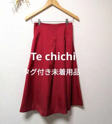 테치치 매트 새틴 턱 플레어 스커트 레드