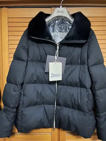 HERNO 블랙 다운 자켓 미사용 새상품