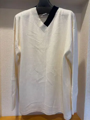 산요상회 CAST: V넥 긴팔 티셔츠 M 화이트 새상품 가격표 포함