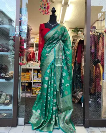 그린 컬러 꽃무늬 샐리