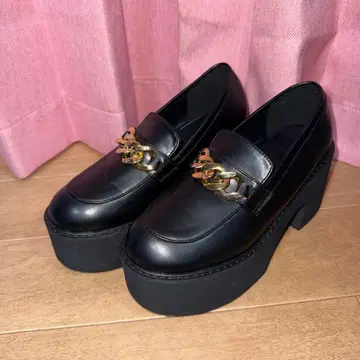 통굽 블랙 로퍼 체인 장식 포함