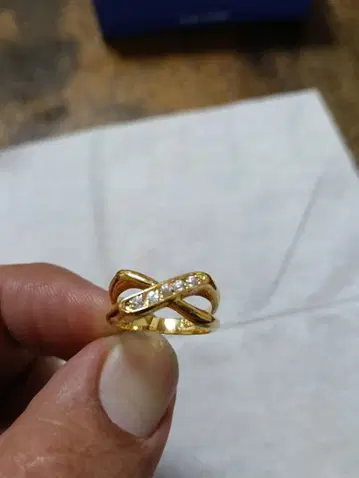 AVON 인피니티 골드 톤 반지