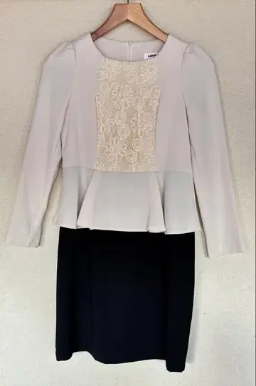 LUNA.G | 레이스 절개 페플럼 원피스 M 사이즈 졸업식 세레모니용