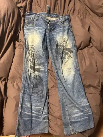 시맨틱 디자인 그래픽 프린트 스트레이트 데님 팬츠