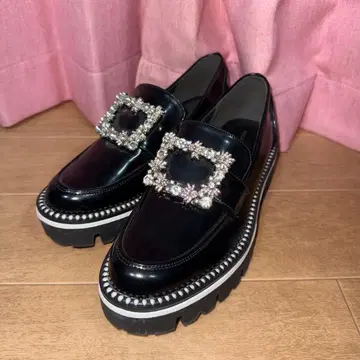 비쥬 장식 블랙 로퍼