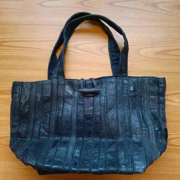 Cavalla 네이비 가죽 패치워크 토트백