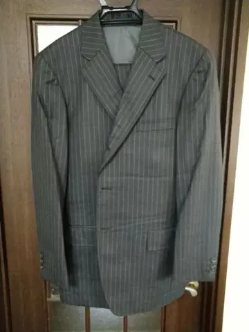 비즈니스 정장 그레이 스트라이프 아이비 모델