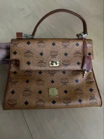 MCM 로고 프린트 핸드백 브라운