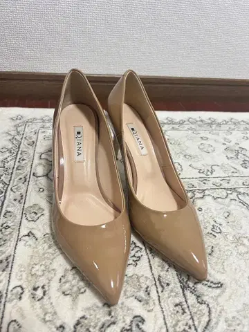 새상품급 DIANA 베이지 에나멜 하이힐 24cm