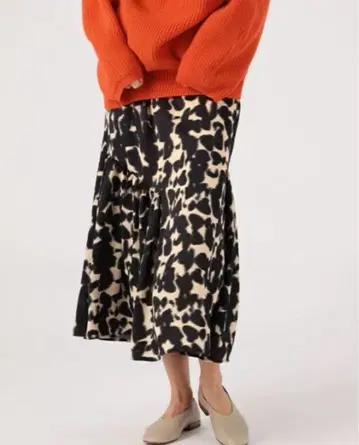 블루리 프린트 비대칭 개더 스커트 34