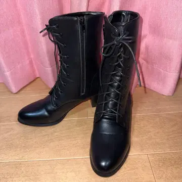 블랙 레이스업 부츠 중간 힐