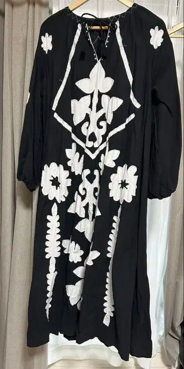 freada 꽃무늬 자수 긴팔 원피스 ONE SIZE