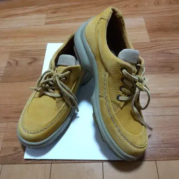 ECCO 겨자색 데크 슈즈 24.5 3E