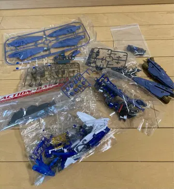 파란색 프라모델 액션 베이스 포함