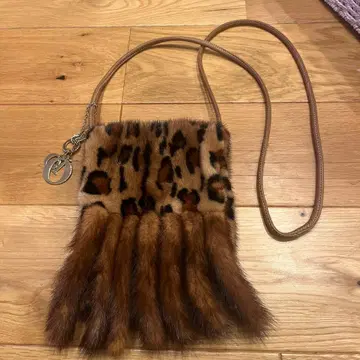 이타리야 레오파드 무늬 퍼 숄더백