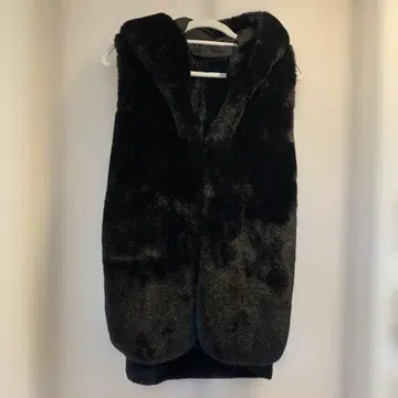 YEVS 후드 부착 블랙 퍼 베스트