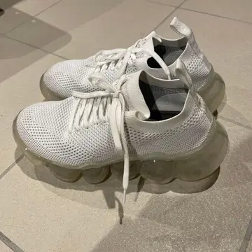 grounds 화이트 메쉬 스니커즈 클리어 솔