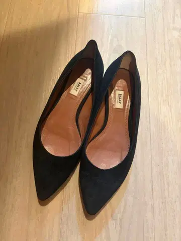 Bally 블랙스웨이드 스틸레토 플랫슈즈