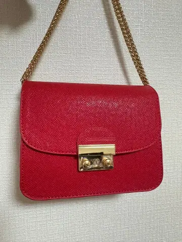레드 숄더백 골드 체인 빨간색