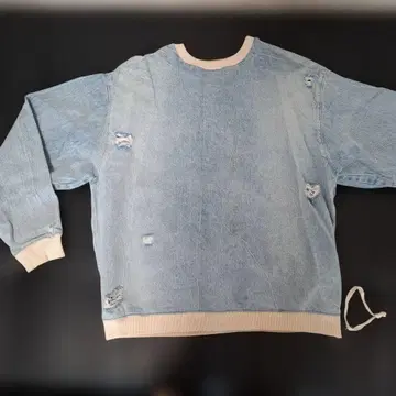 데미지 가공 라이트 블루 트레이닝복