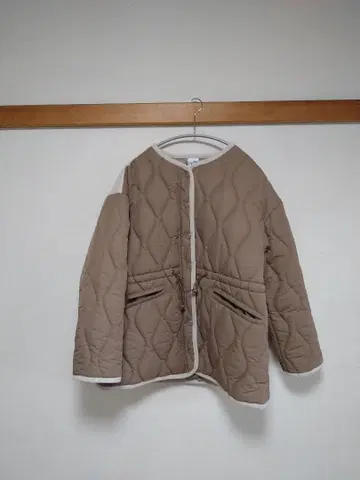 루필리안 베이지 퀼팅 자켓