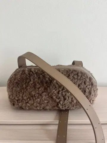 ADD CULUMN/애드 컬럼 FIGRE BODYBAG FUR