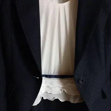 네이비와 화이트 스커트 셋업 13호입니다.