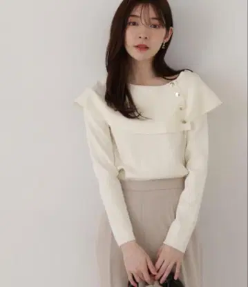 새상품급 케이프풍 니트 프로포션 바디 드레싱