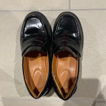 유니클로C 블랙 합성 피혁 로퍼