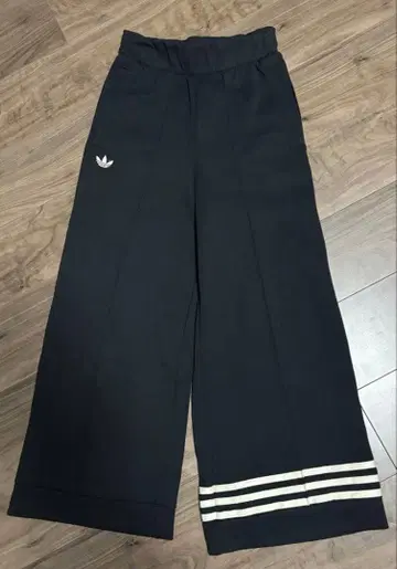 아디다스 한쪽 발 라인 와이드 맨투맨 M 밑단 기장 수선 완료