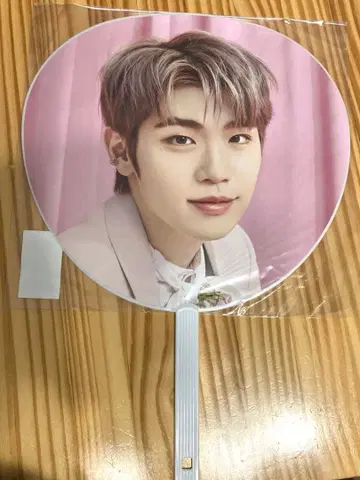 제베원 zb1 김태래 부채