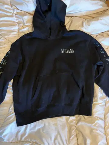 NIRVANA 블랙 후드티 스컬 디자인