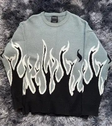 Bershka 불꽃 무늬 오버 사이즈 니트